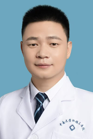 伍月